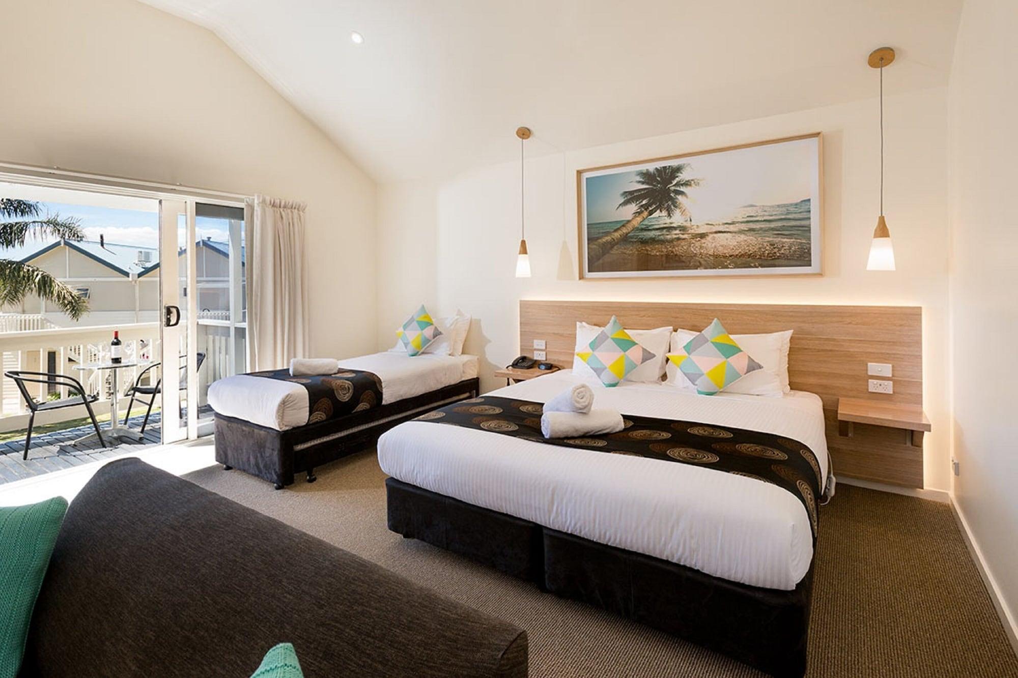 Boathouse Resort Studios And Suites Blairgowrie Exteriör bild
