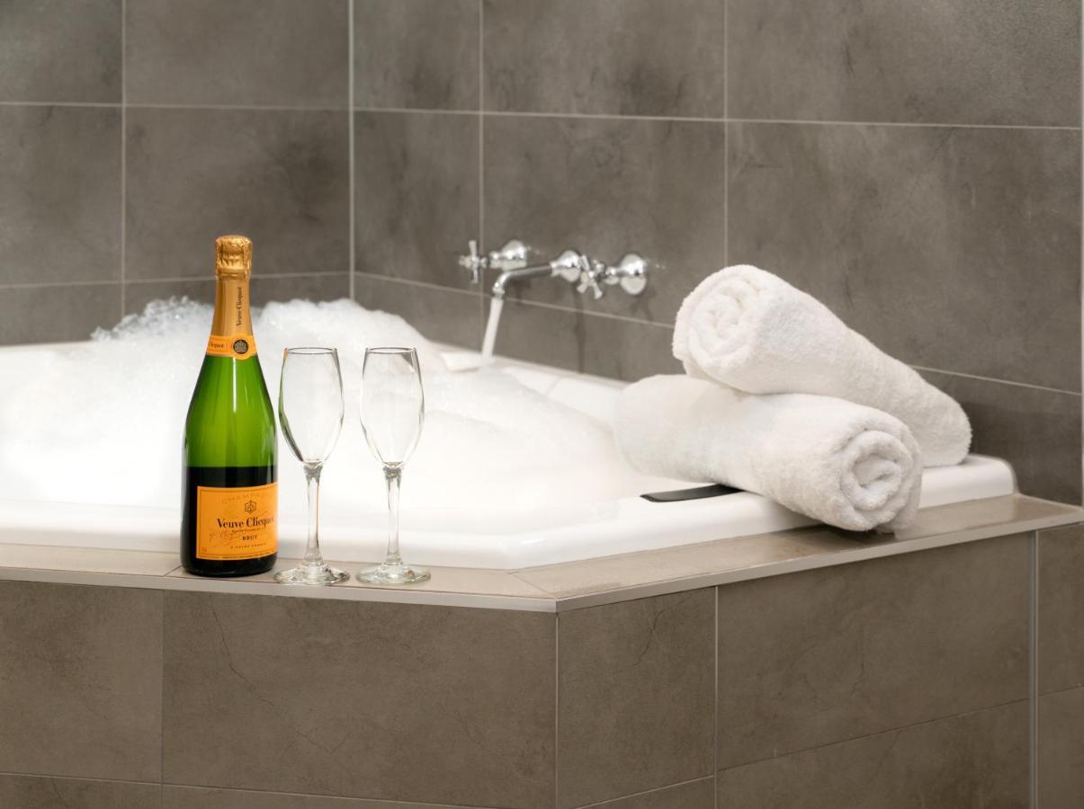 Boathouse Resort Studios And Suites Blairgowrie Exteriör bild
