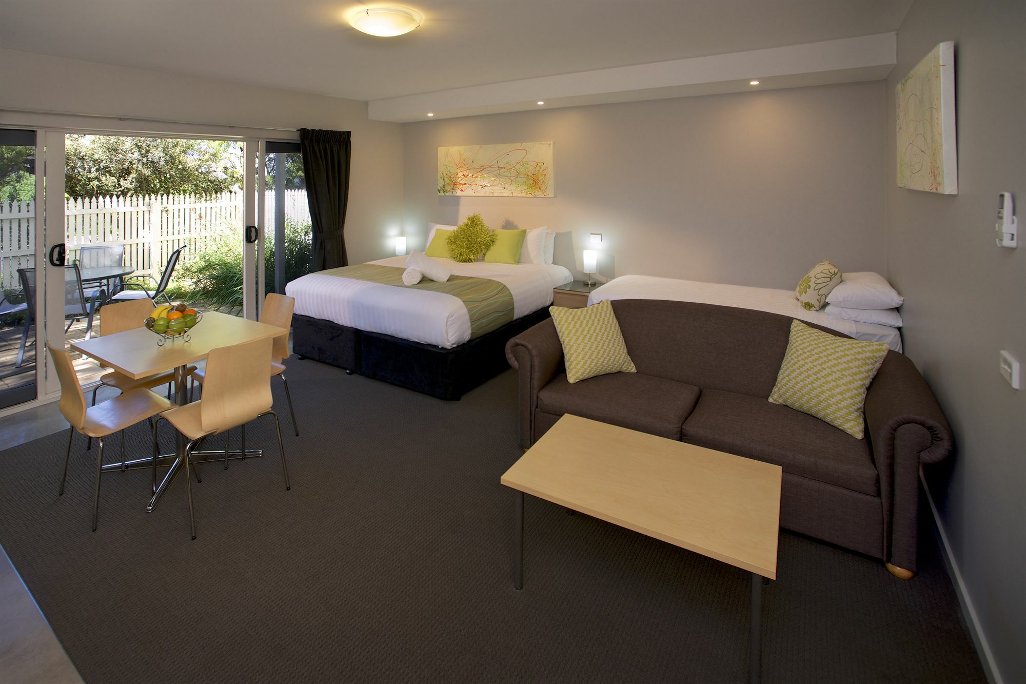 Boathouse Resort Studios And Suites Blairgowrie Exteriör bild